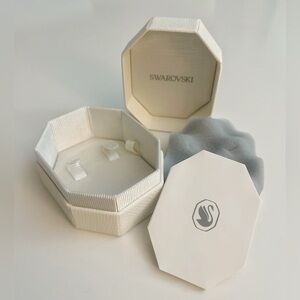 🗽NWT/ Swarovski Textured Ivory Storage Box for Earrings